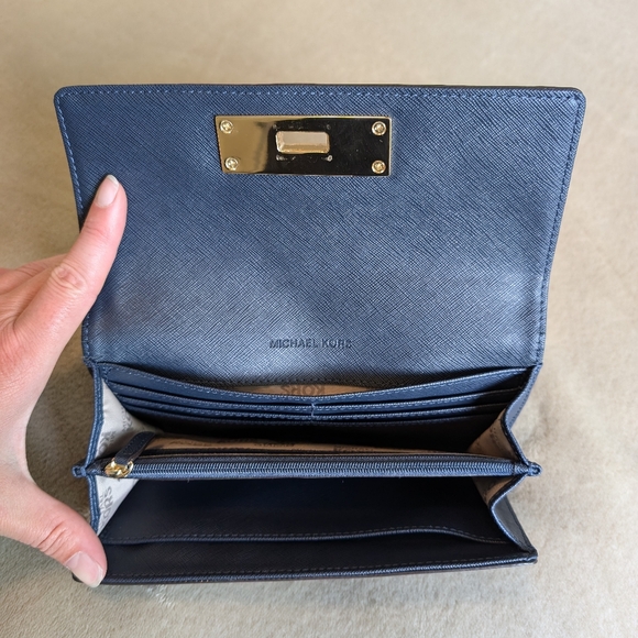 Michael Kors wallet in navy blue - Picture 4 of 4